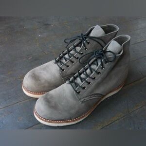 Red Wing Shoes 8152 Round Toe Boots Gray Rough & Tough sz 9 men’s